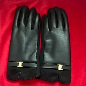 Elegant Black Leather Gloves with Gold Accent